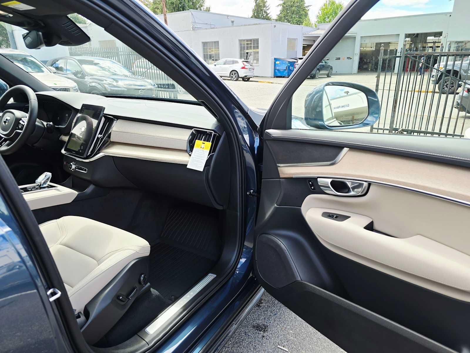 New 2026 Volvo XC90 B6 Plus w/ Protection Package AWD/4WD image 10