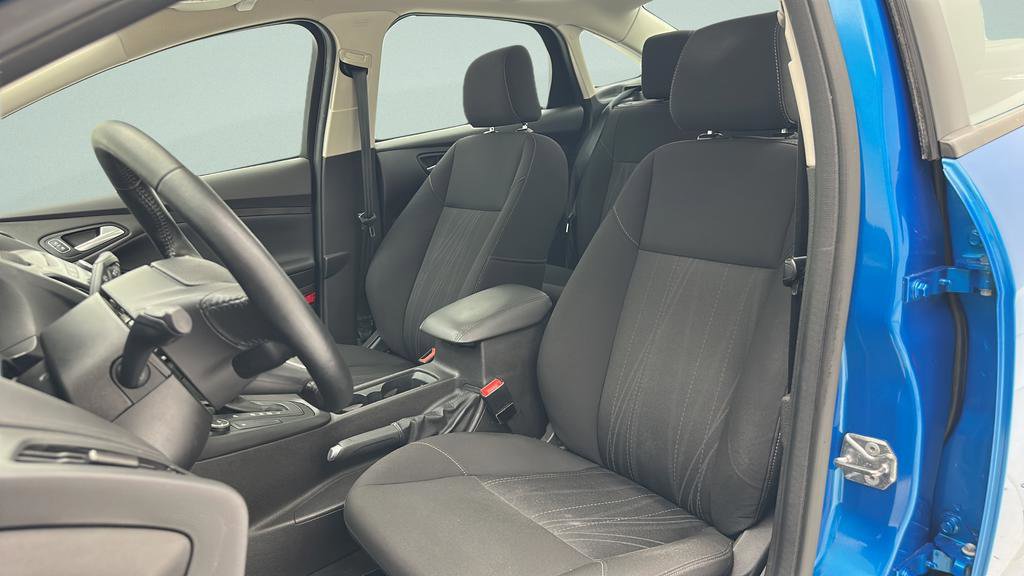 Used 2016 Ford Focus SE w/ SE Cold Weather Package FWD image 15