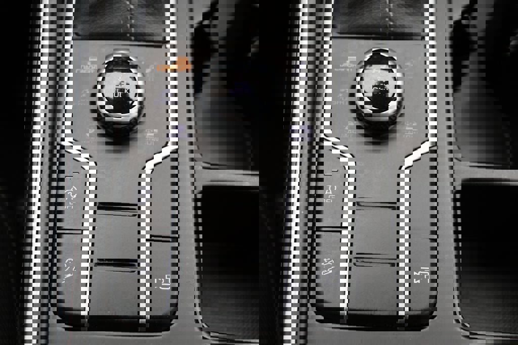 Used 2023 Kia Sorento LX image 25