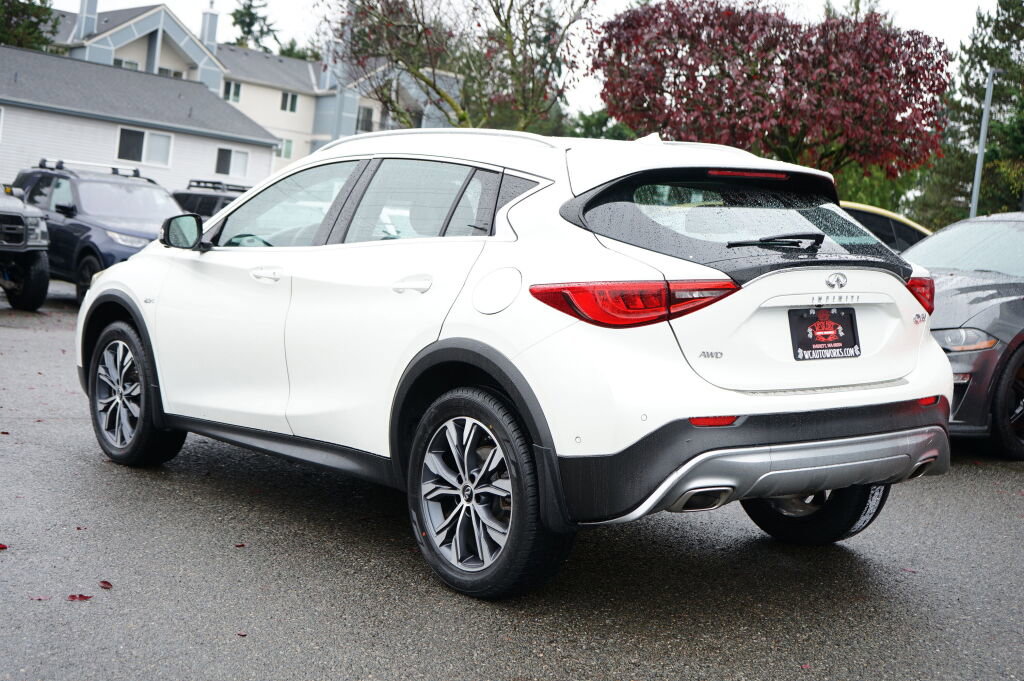 Used 2018 INFINITI QX30 Premium w/ Technology Package image 3