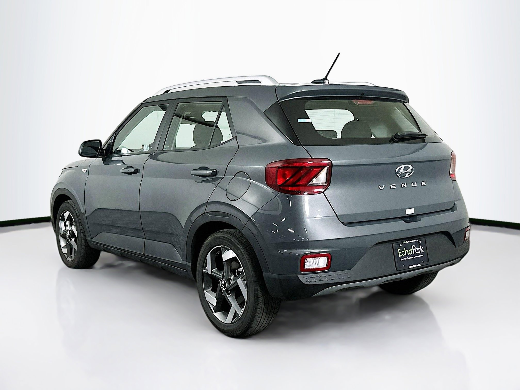 Used 2025 Hyundai Venue SEL FWD image 5