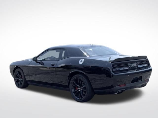 Used 2018 Dodge Challenger R/T w/ Blacktop Package RWD image 9