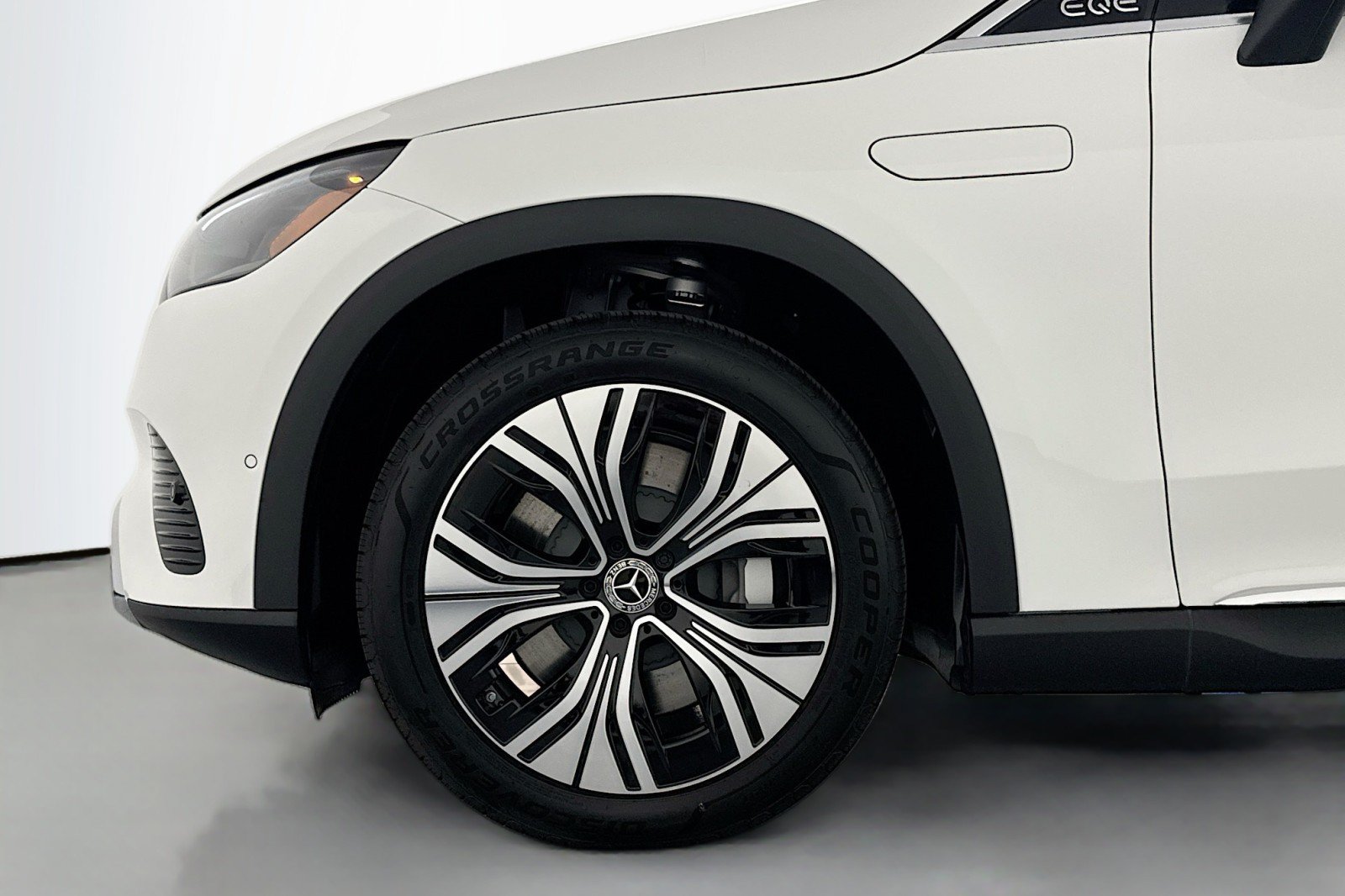 New 2026 Mercedes-Benz EQE 320 4MATIC SUV image 9