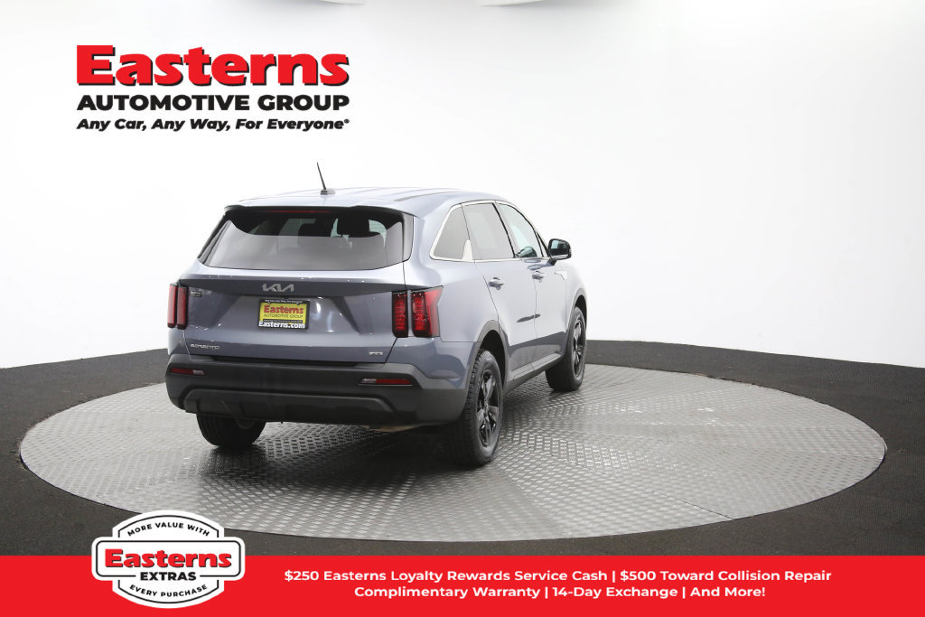 Used 2023 Kia Sorento LX AWD/4WD image 38