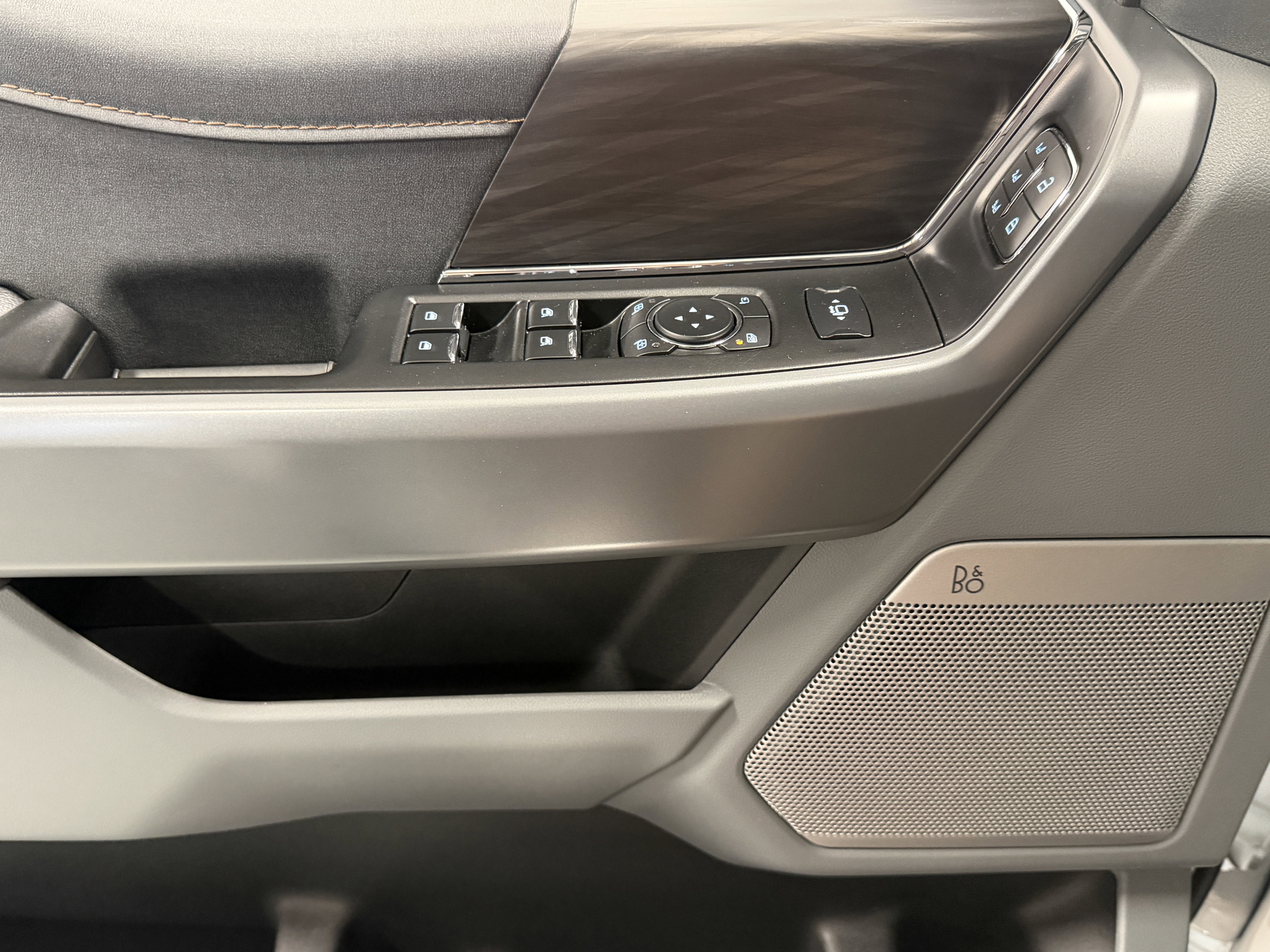 Used 2025 Ford F150 Lariat w/ Equipment Group 501A Mid image 21