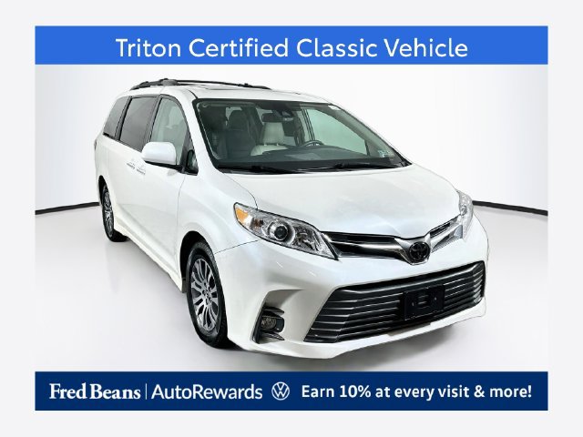 Used 2018 Toyota Sienna XLE Premium FWD image 1