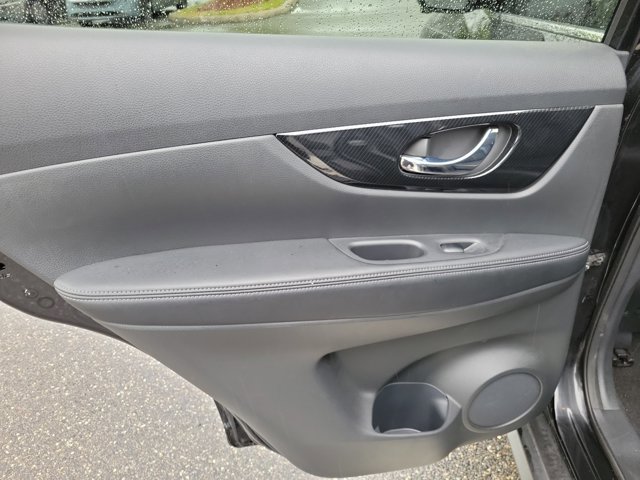 Used 2018 Nissan Rogue SL w/ Premium Package image 13