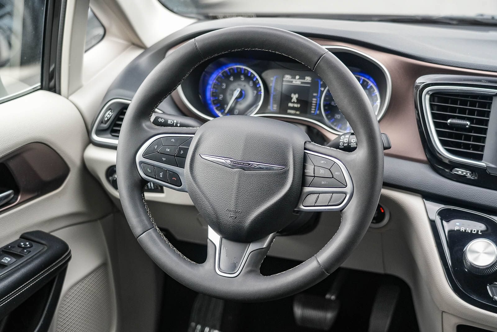 Used 2022 Chrysler Voyager LX FWD image 15