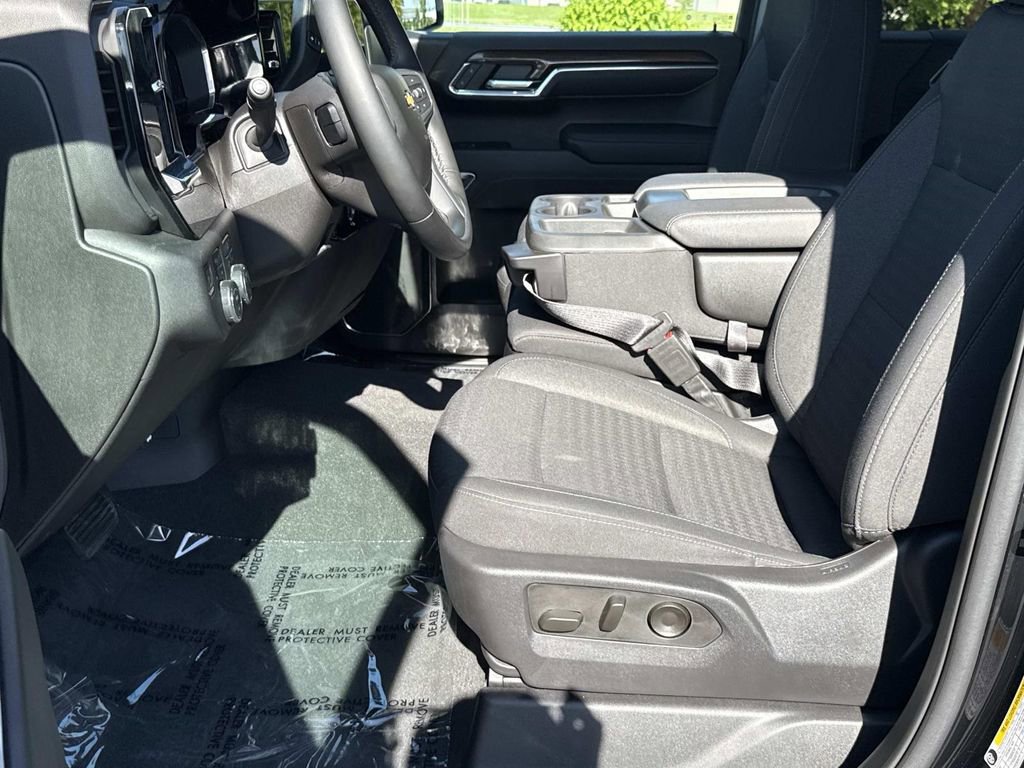 Used 2023 Chevrolet Silverado 1500 LT AWD/4WD image 24