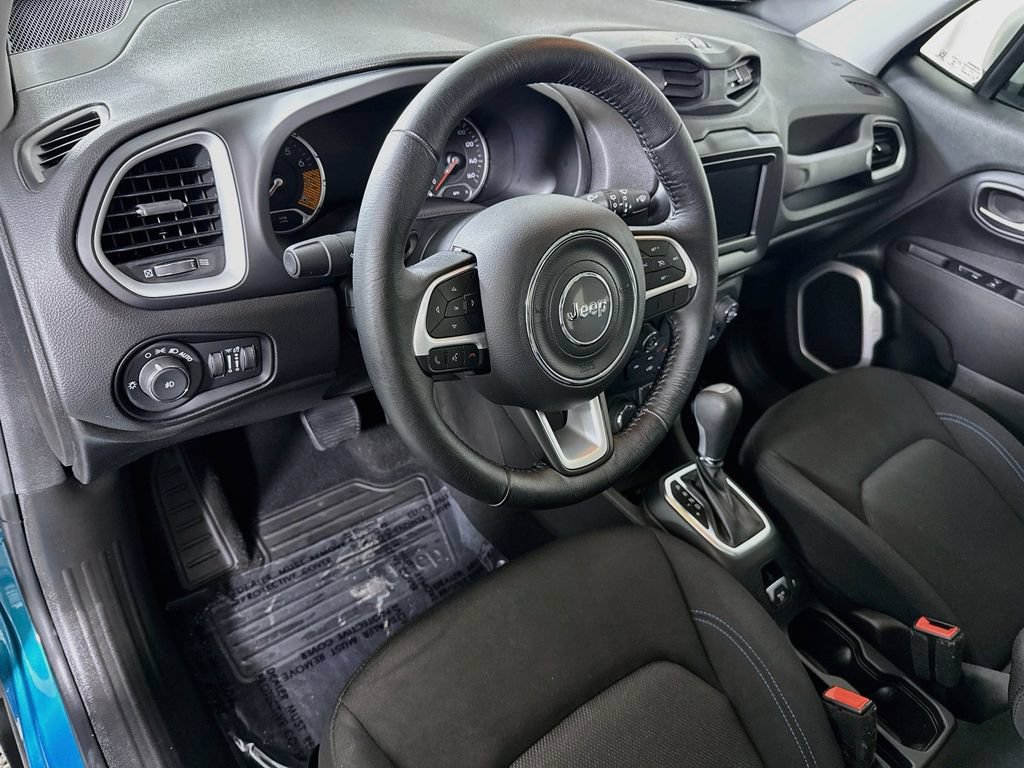 Used 2021 Jeep Renegade Latitude AWD/4WD image 18