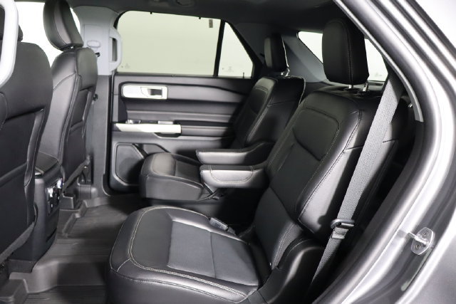 Used 2021 Ford Explorer Limited w/ Equipment Group 301A AWD/4WD image 11