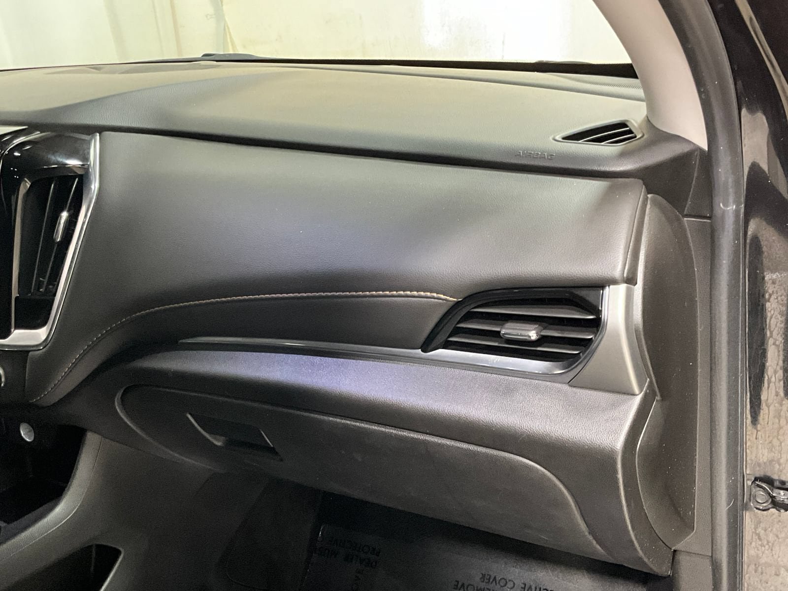 Used 2020 Chevrolet Traverse LT FWD image 17