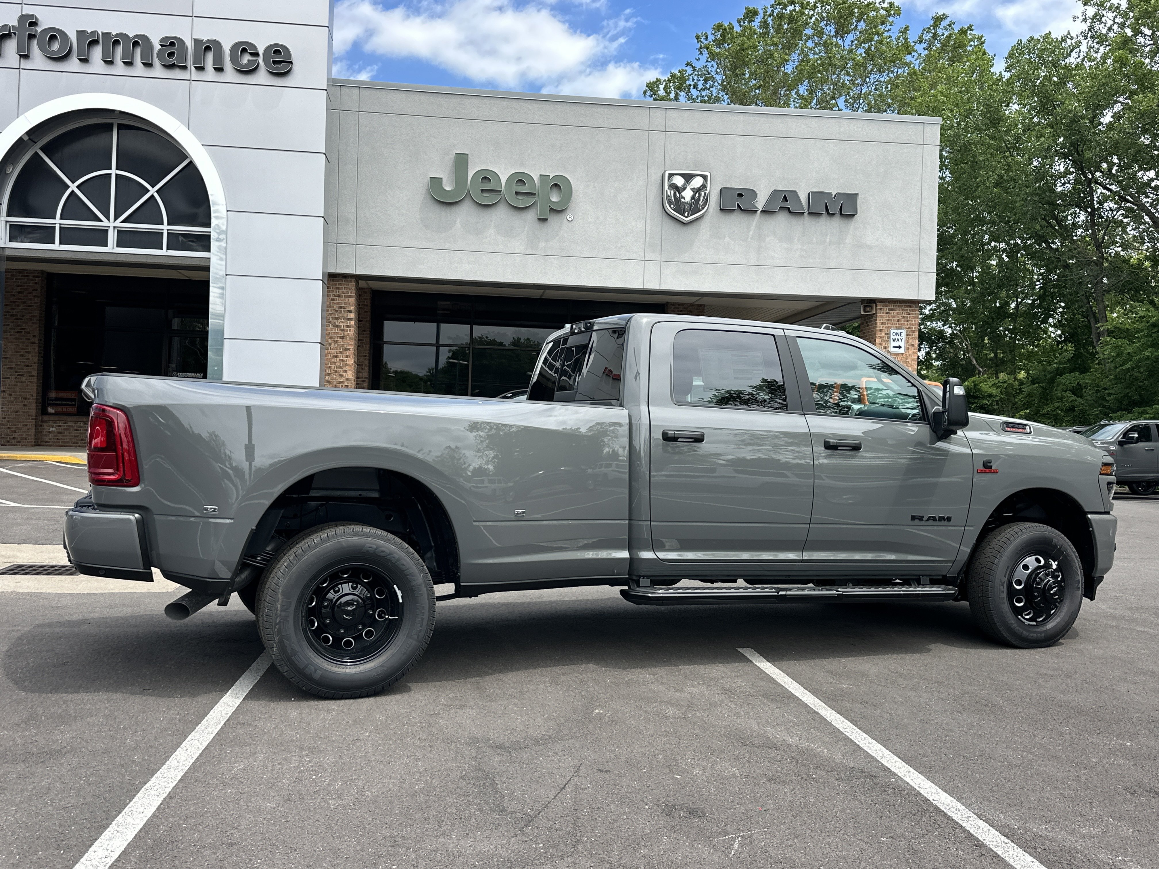 New 2026 RAM 3500 Big Horn AWD/4WD image 19