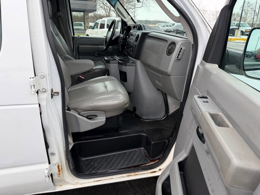 Used 2009 Ford E-350 and Econoline 350 Extended Wagon Super Duty image 11