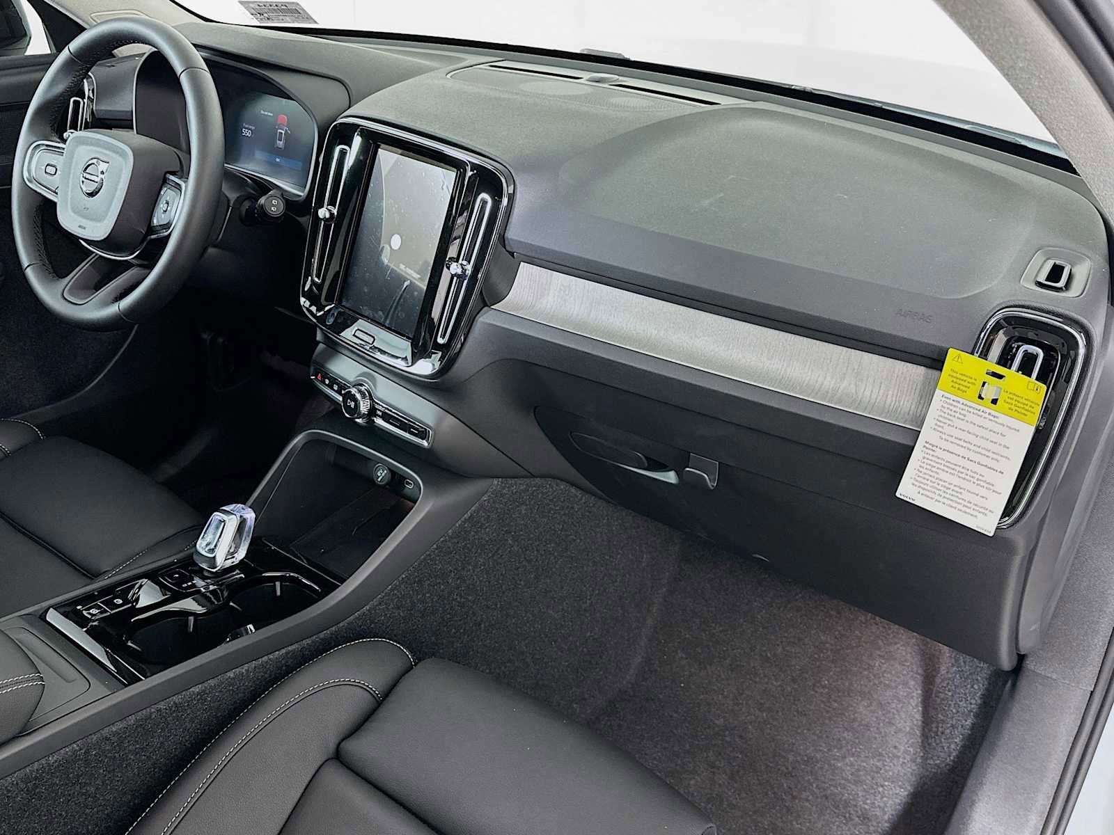 Used 2025 Volvo XC40 B5 Plus w/ Climate Package image 28