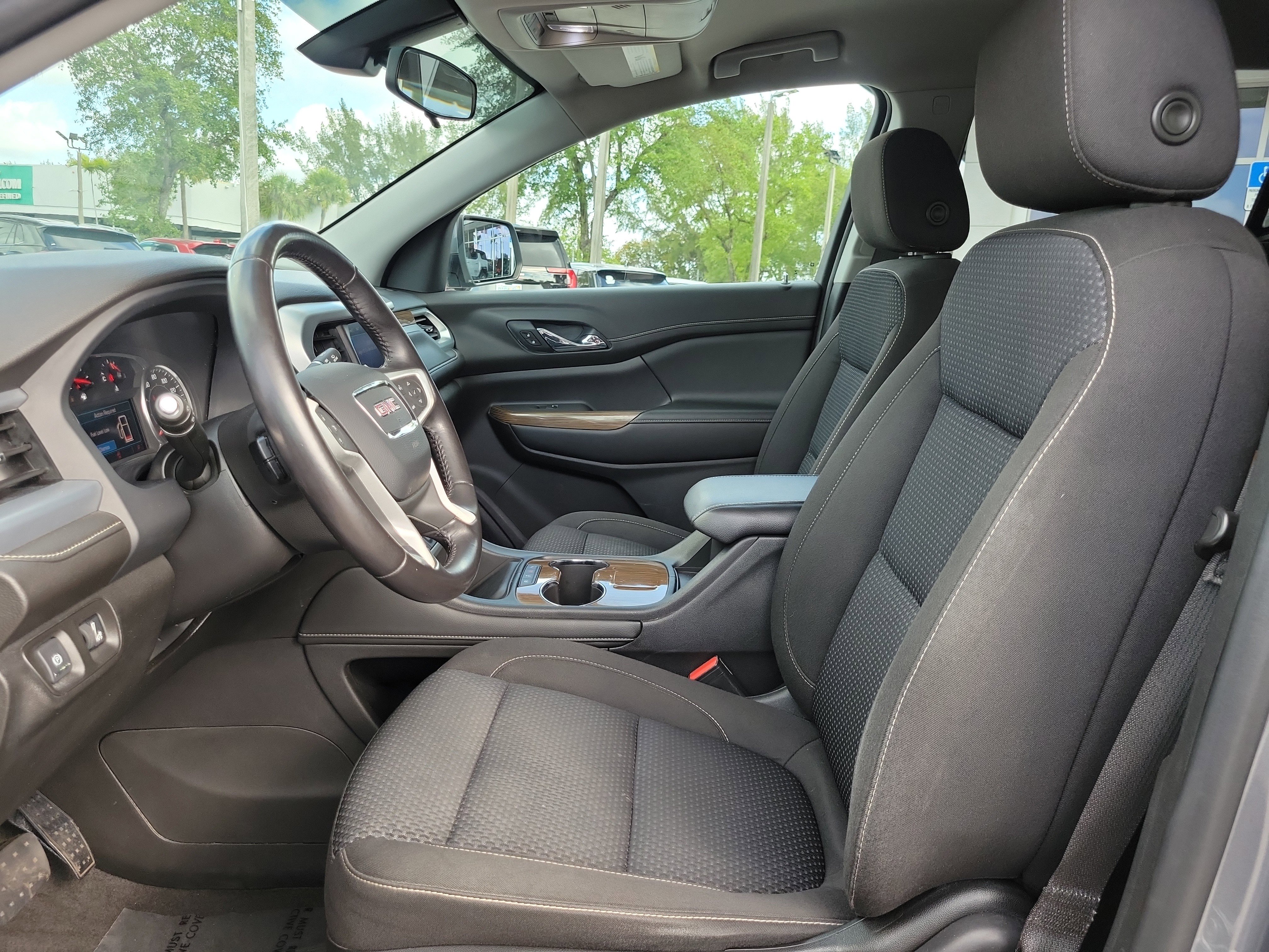 Used 2020 GMC Acadia SLE image 11