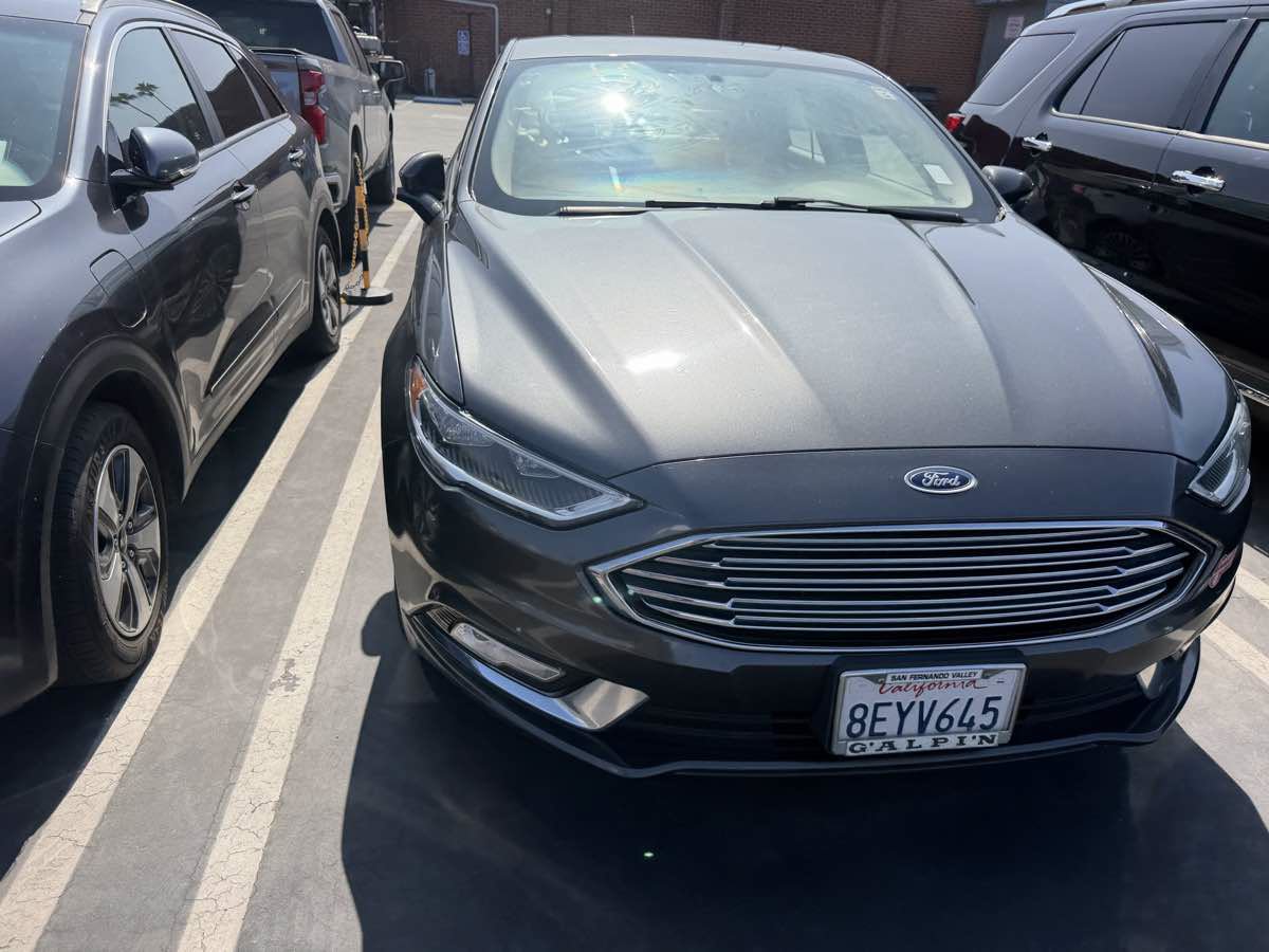 Used 2018 Ford Fusion Energi Titanium FWD image 3