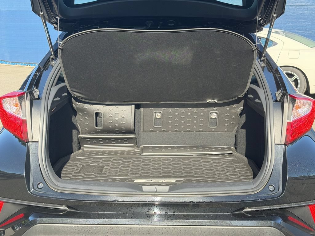 Used 2019 Toyota C-HR XLE FWD image 23