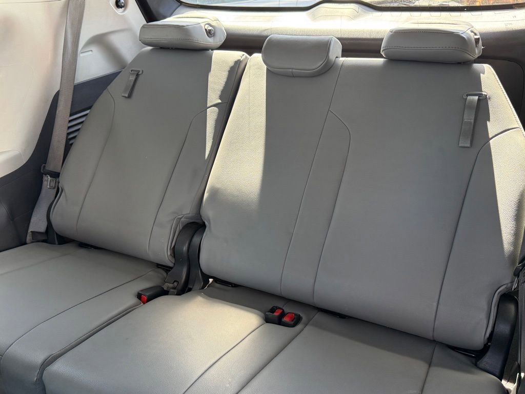 Certified 2022 Toyota Sienna XLE image 33