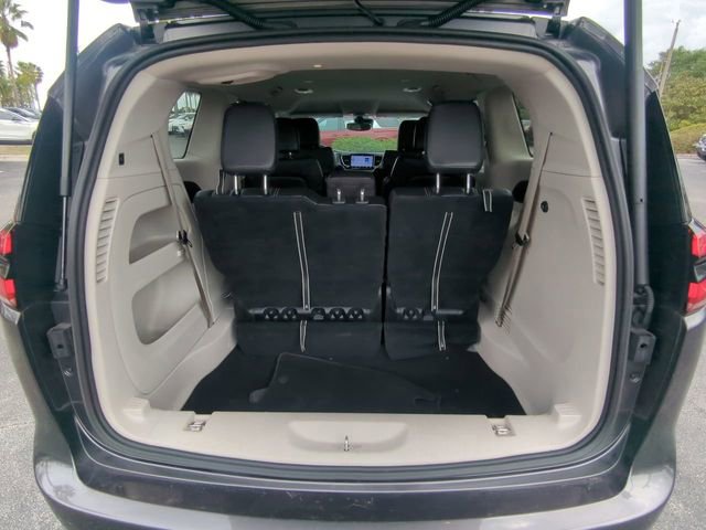Certified 2023 Chrysler Pacifica Touring-L FWD image 14