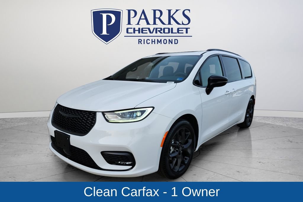 Used 2025 Chrysler Pacifica Limited FWD image 3