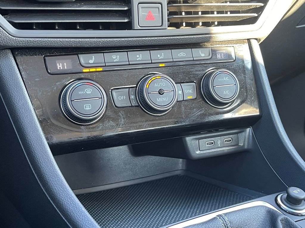Used 2022 Volkswagen Jetta SE image 22
