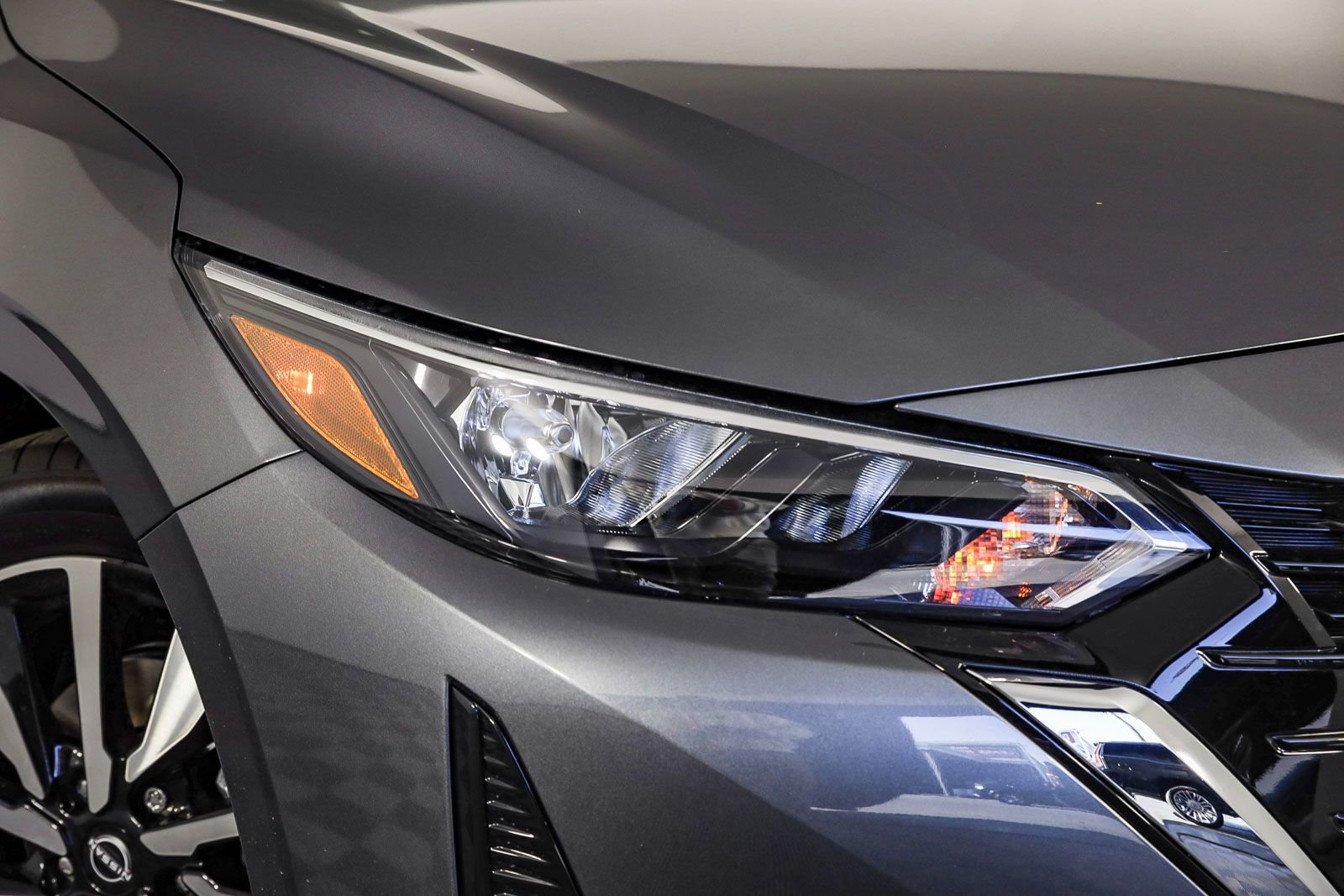 Used 2025 Nissan Sentra SV w/ SV Premium Package image 2