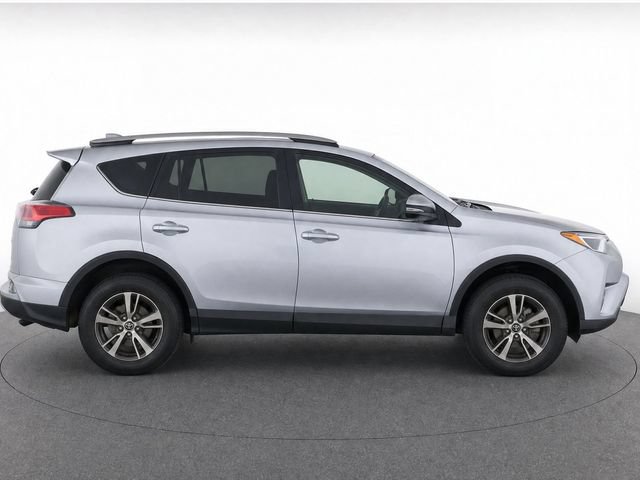 Used 2018 Toyota RAV4 XLE FWD image 8