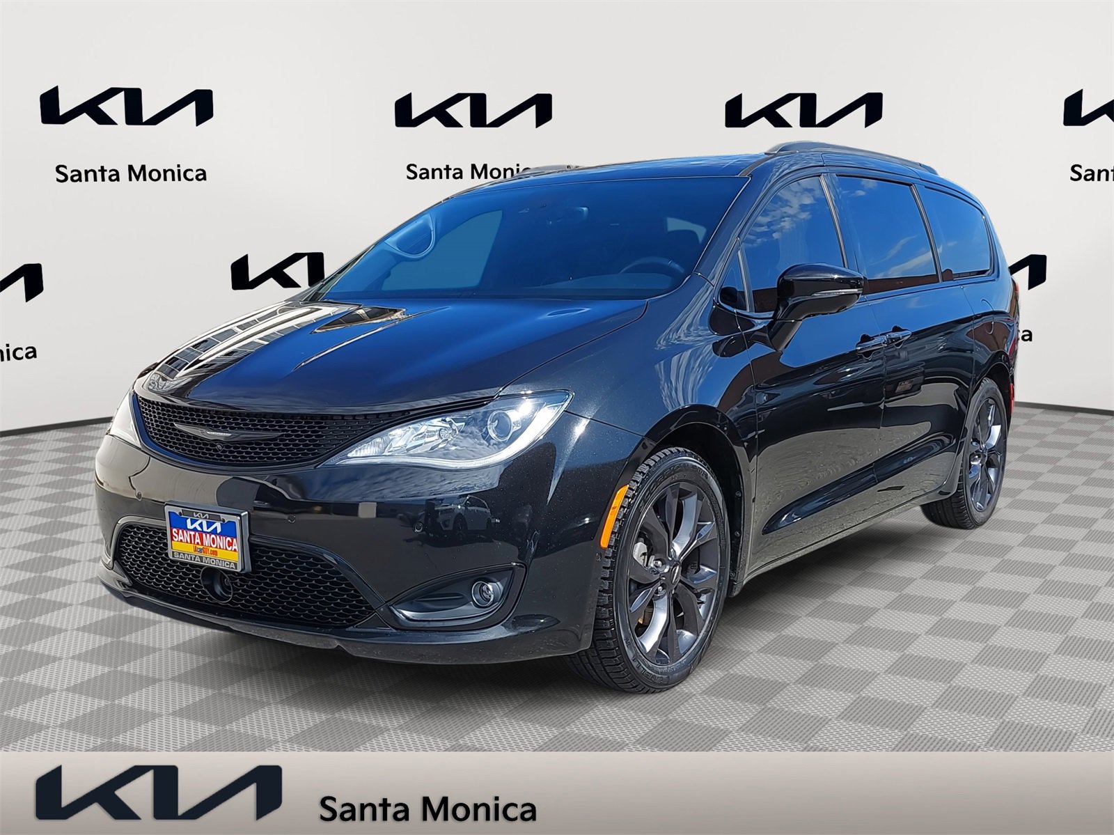 Used 2018 Chrysler Pacifica Limited w/ Advanced Safetytec Group