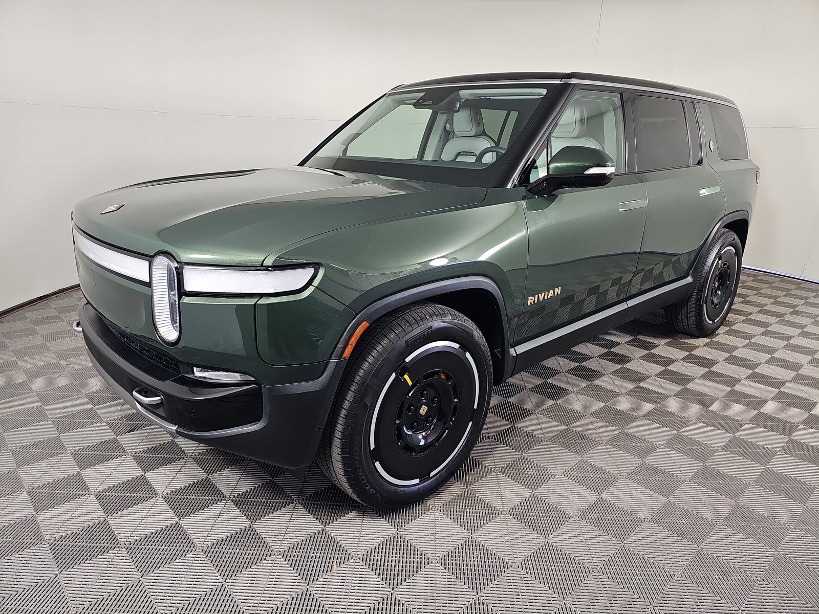 Used 2024 Rivian R1S Adventure image 1