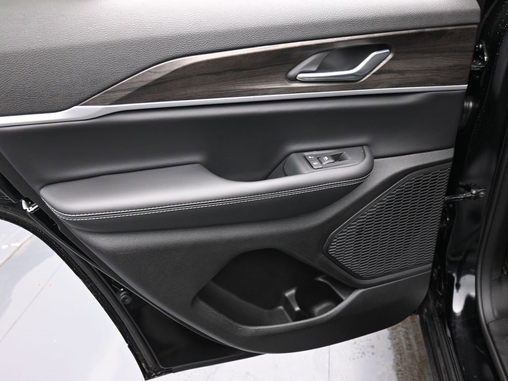 New 2026 Jeep Grand Cherokee Laredo image 11