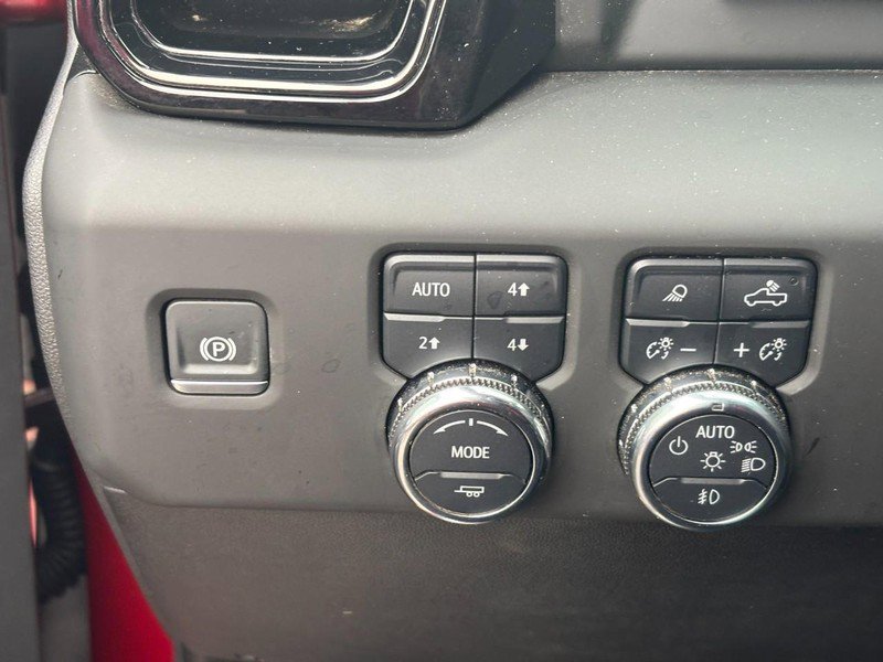 Used 2025 GMC Sierra 2500 AT4X image 18