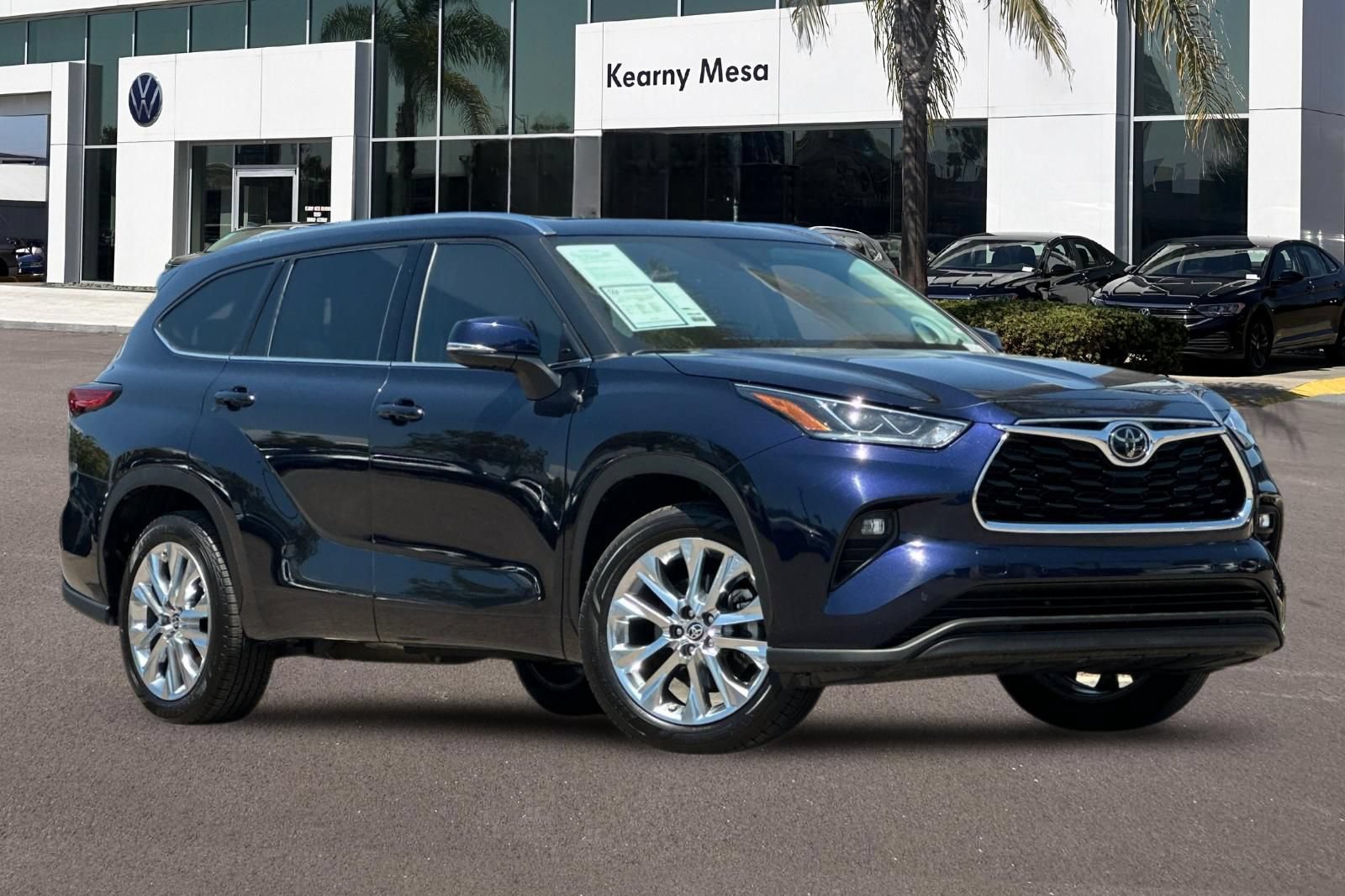 Used 2020 Toyota Highlander Limited FWD image 2