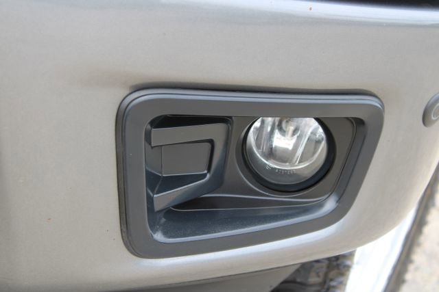 Used 2018 Nissan Titan SV w/ SV Convenience Package RWD image 14