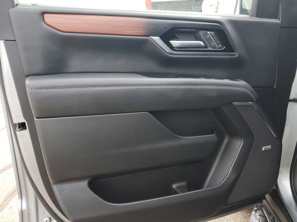 Used 2025 GMC Yukon Denali image 14