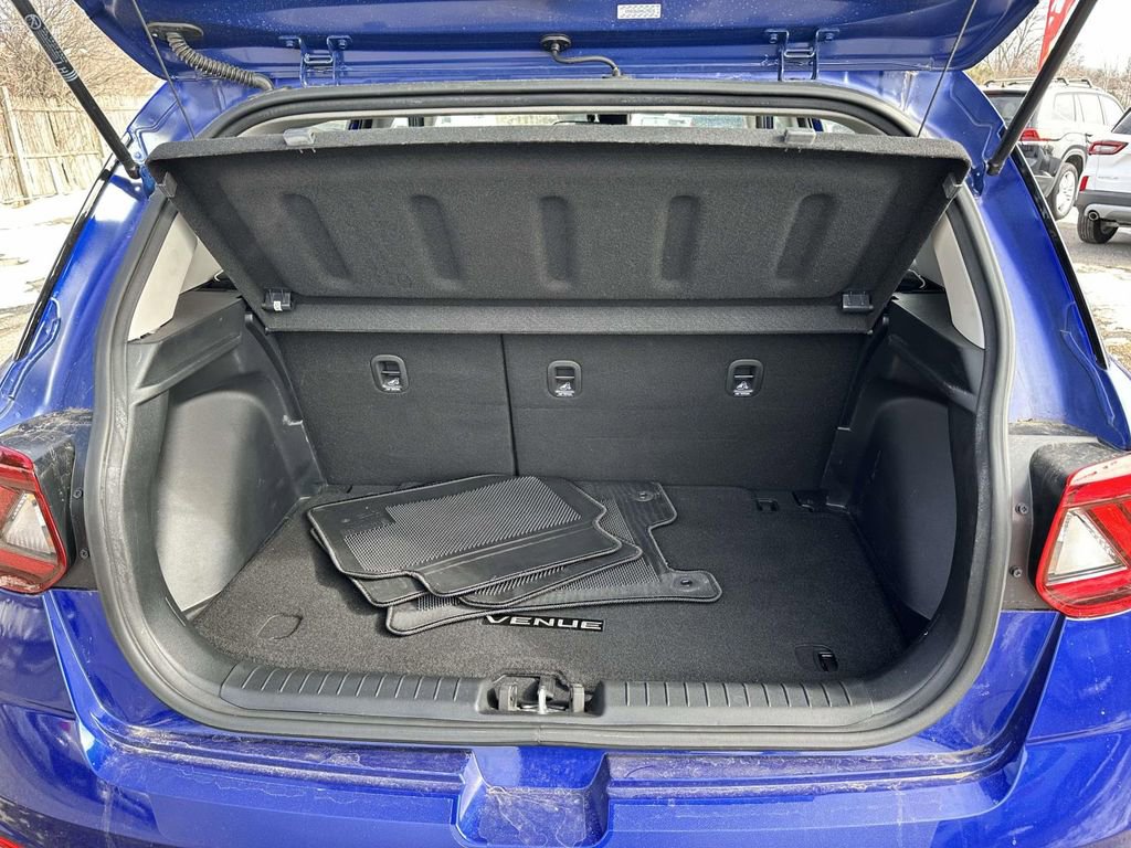 Used 2022 Hyundai Venue Limited FWD image 7