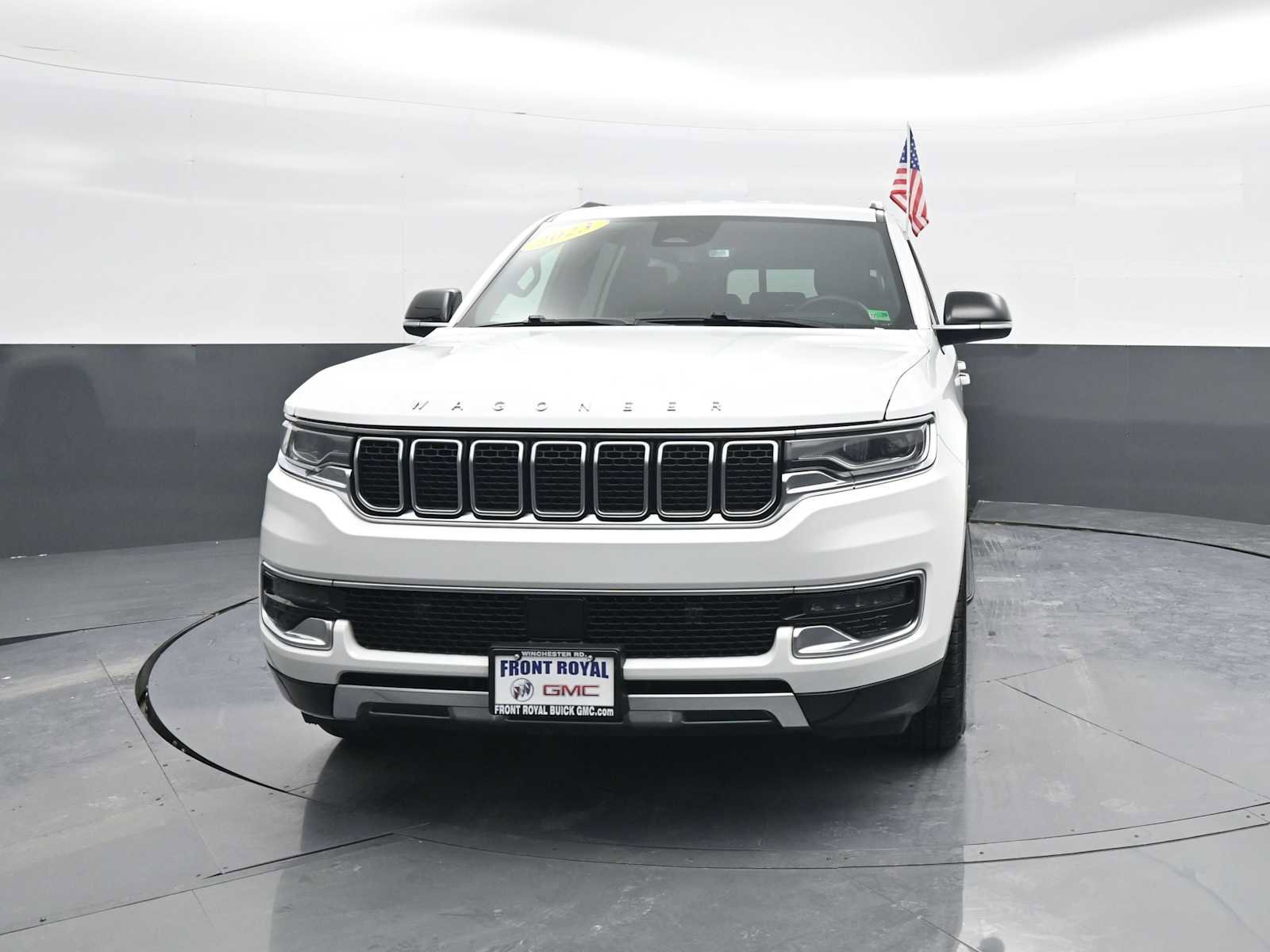 Used 2023 Jeep Wagoneer L Series III w/ Preferred Equipment Group image 3