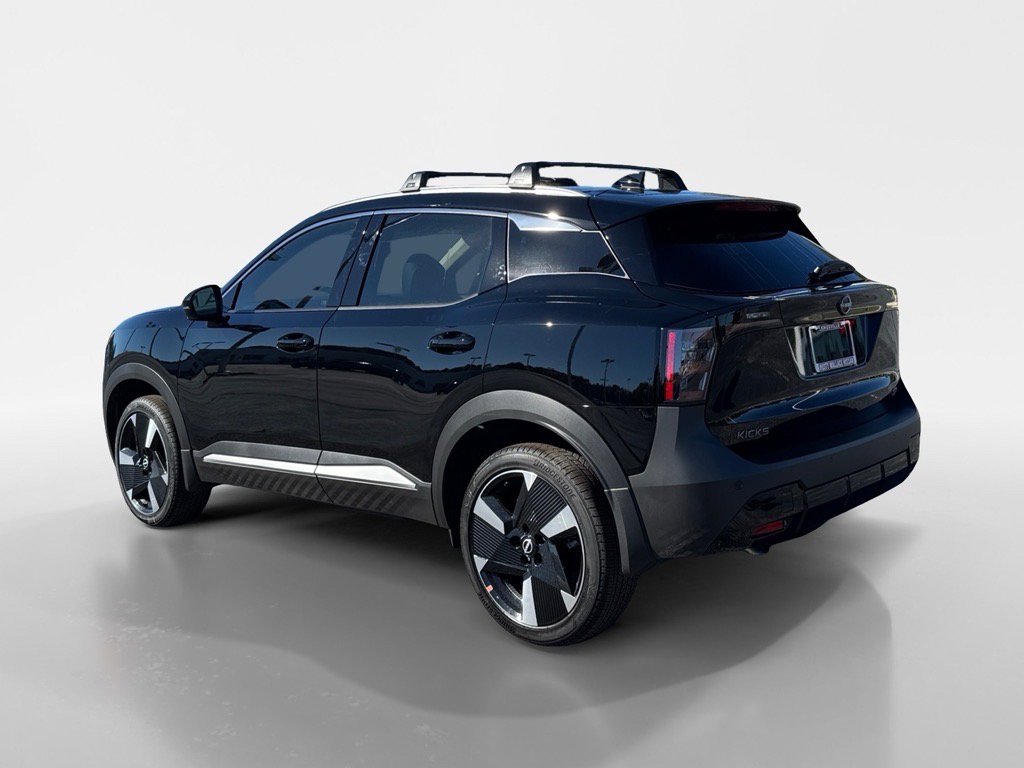 New 2026 Nissan Kicks SR FWD image 3