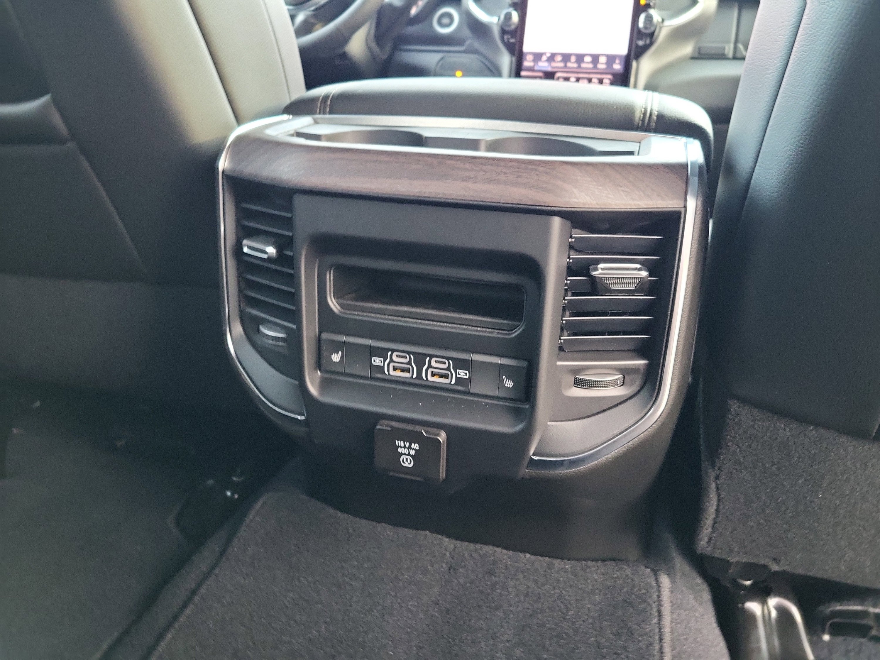 New 2026 RAM 2500 Laramie AWD/4WD image 17