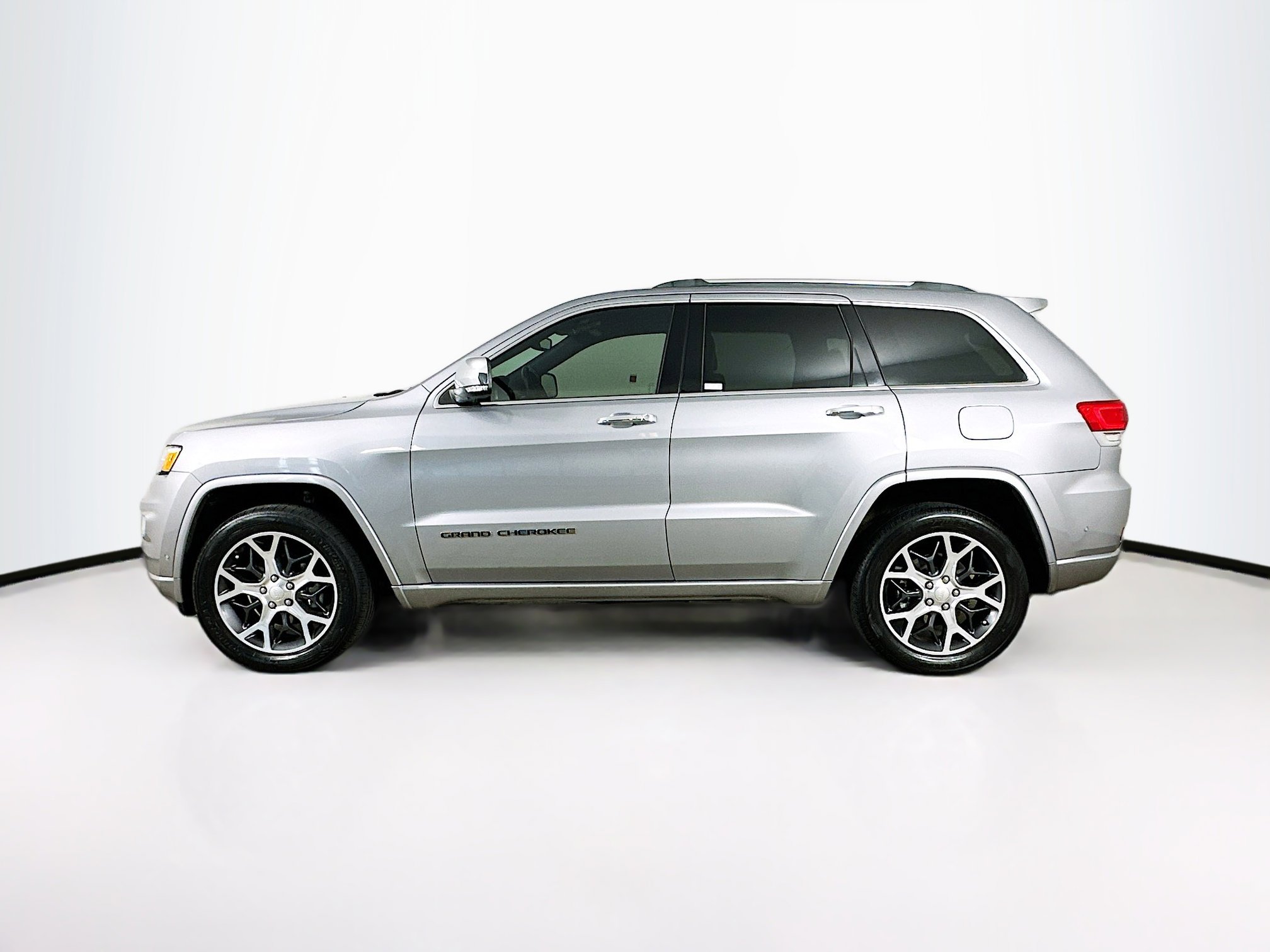 Used 2019 Jeep Grand Cherokee Overland image 4