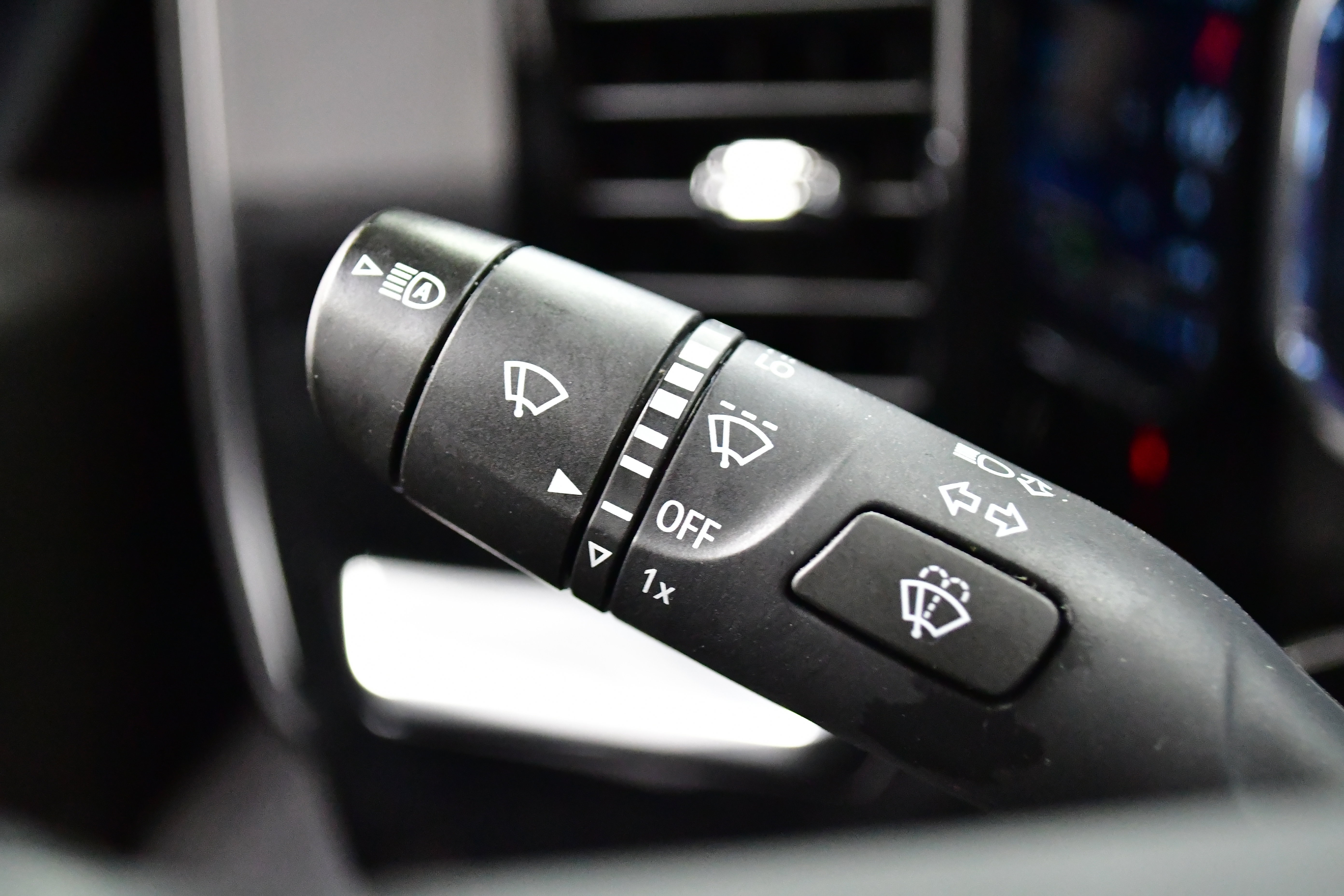 Used 2023 Chevrolet Silverado 1500 LT image 36