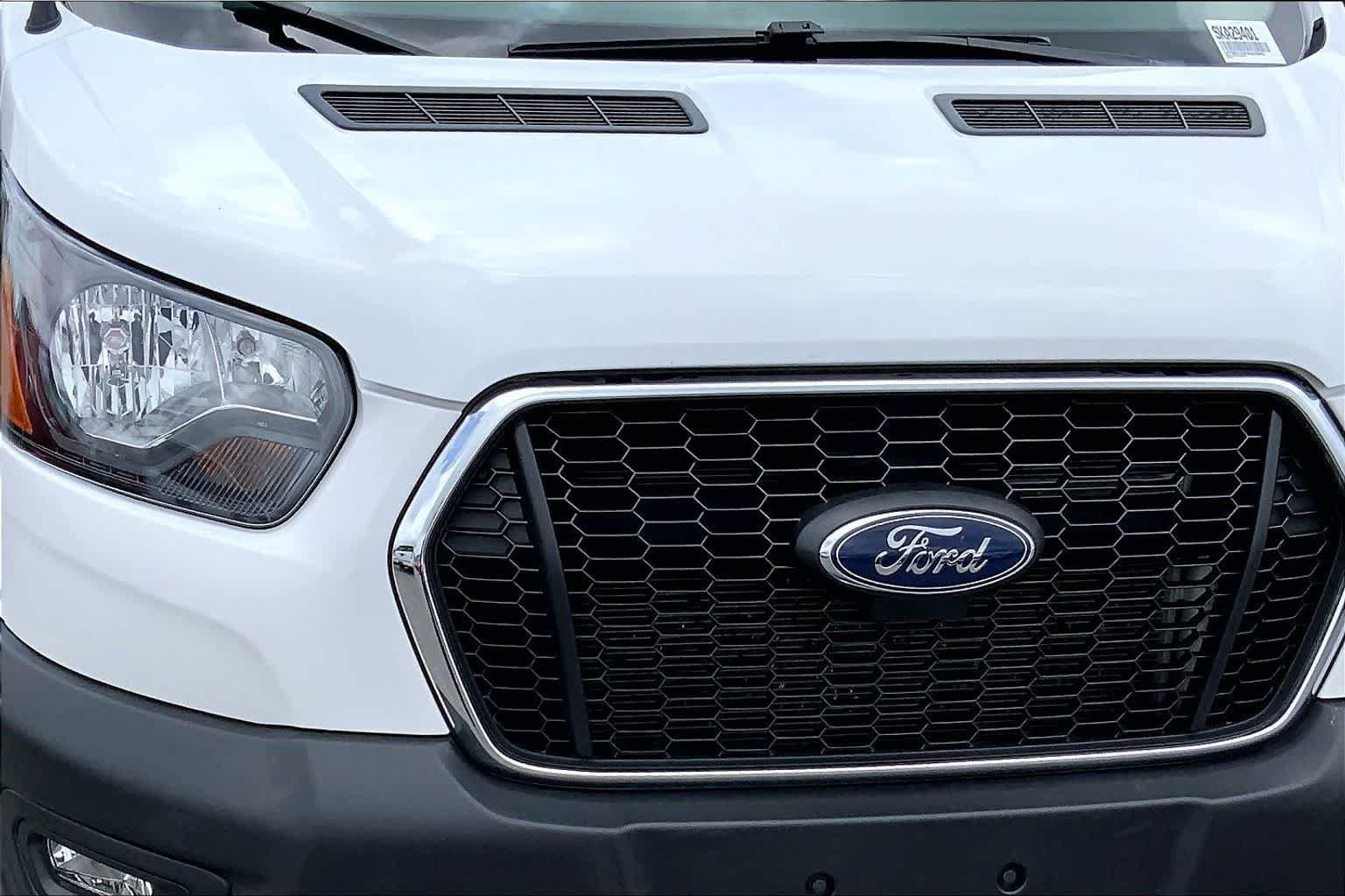 Certified 2025 Ford Transit 250 Low Roof w/ Exterior Upgrade Package RWD image 26