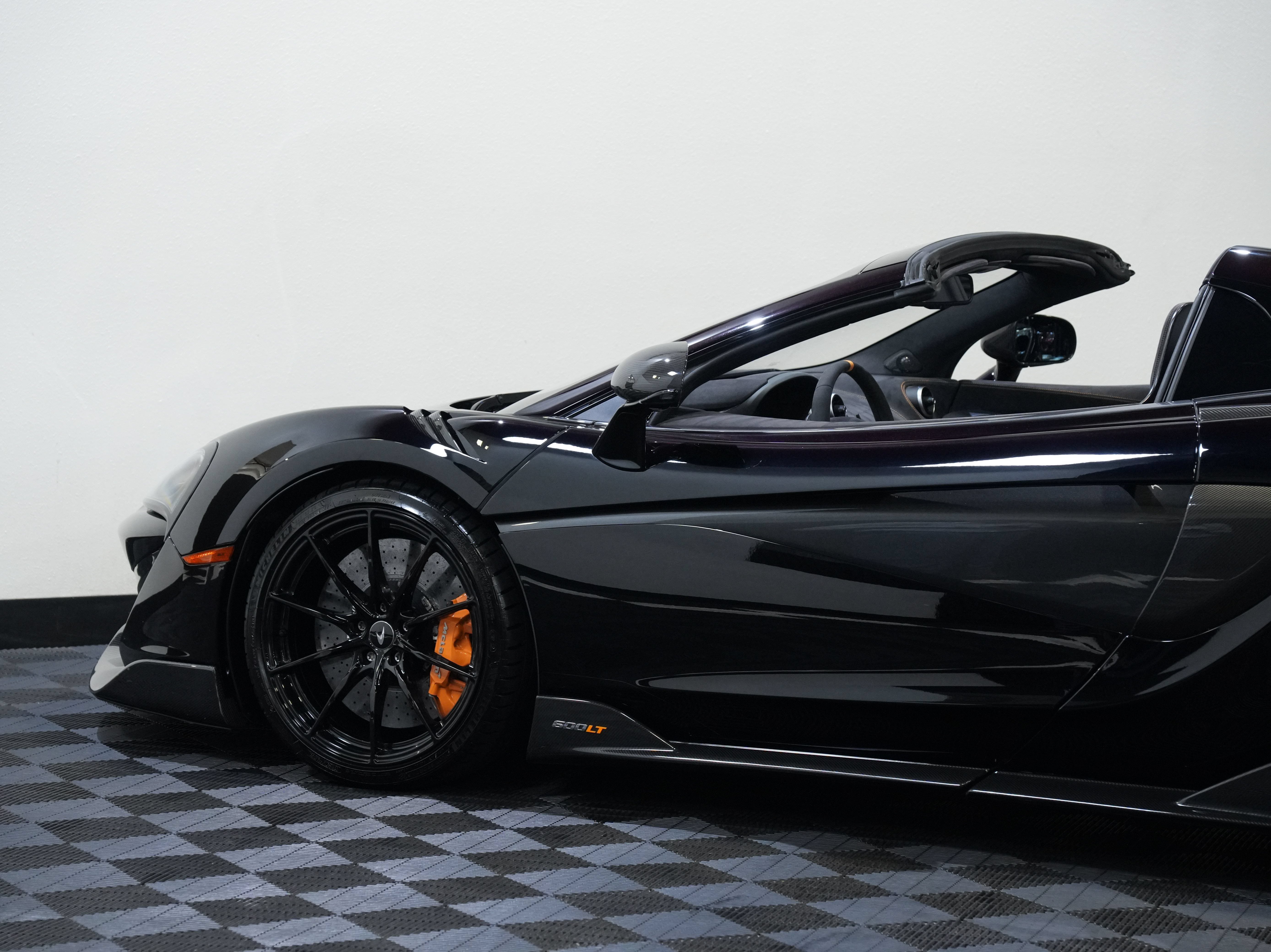 Used 2020 McLaren 600LT Spider RWD image 24