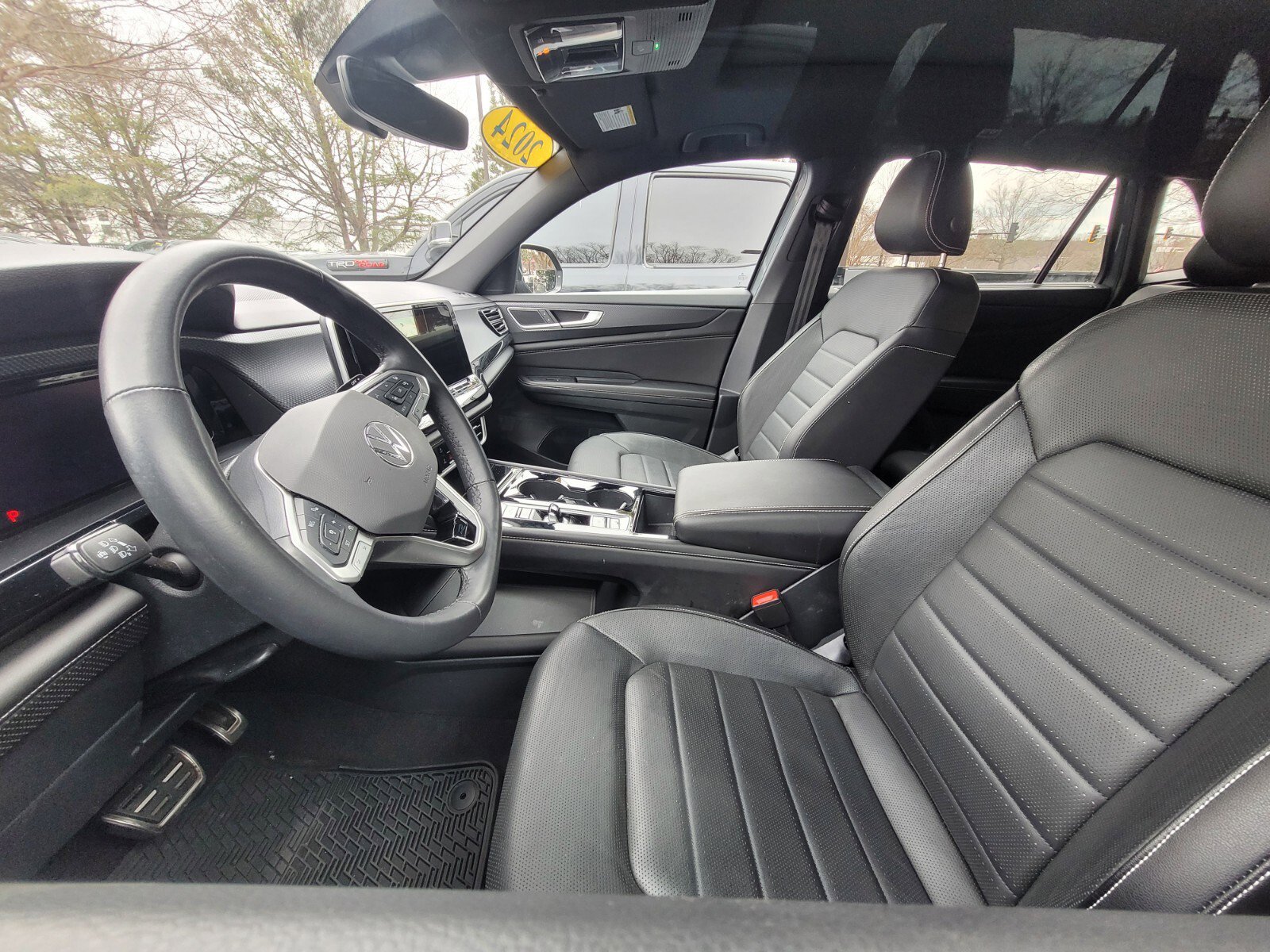 Used 2024 Volkswagen Atlas Cross Sport SEL R-Line image 6