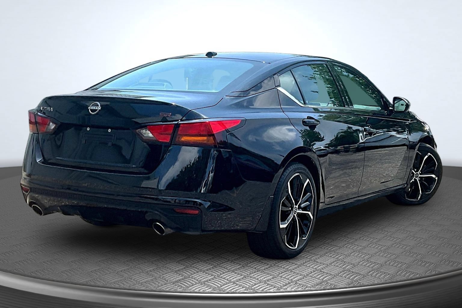 Used 2024 Nissan Altima 2.5 SR FWD image 7
