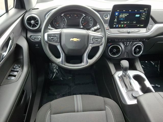 Used 2025 Chevrolet Blazer LT image 11