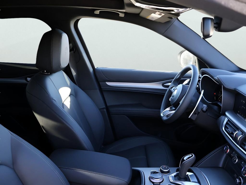 New 2025 Alfa Romeo Stelvio Sprint image 10