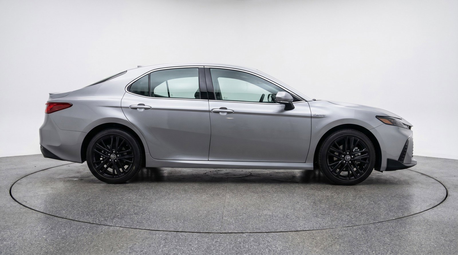 Used 2025 Toyota Camry SE FWD image 11