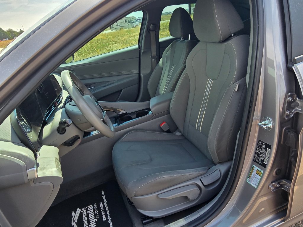 Used 2023 Hyundai Elantra SEL w/ Convenience Package FWD image 12