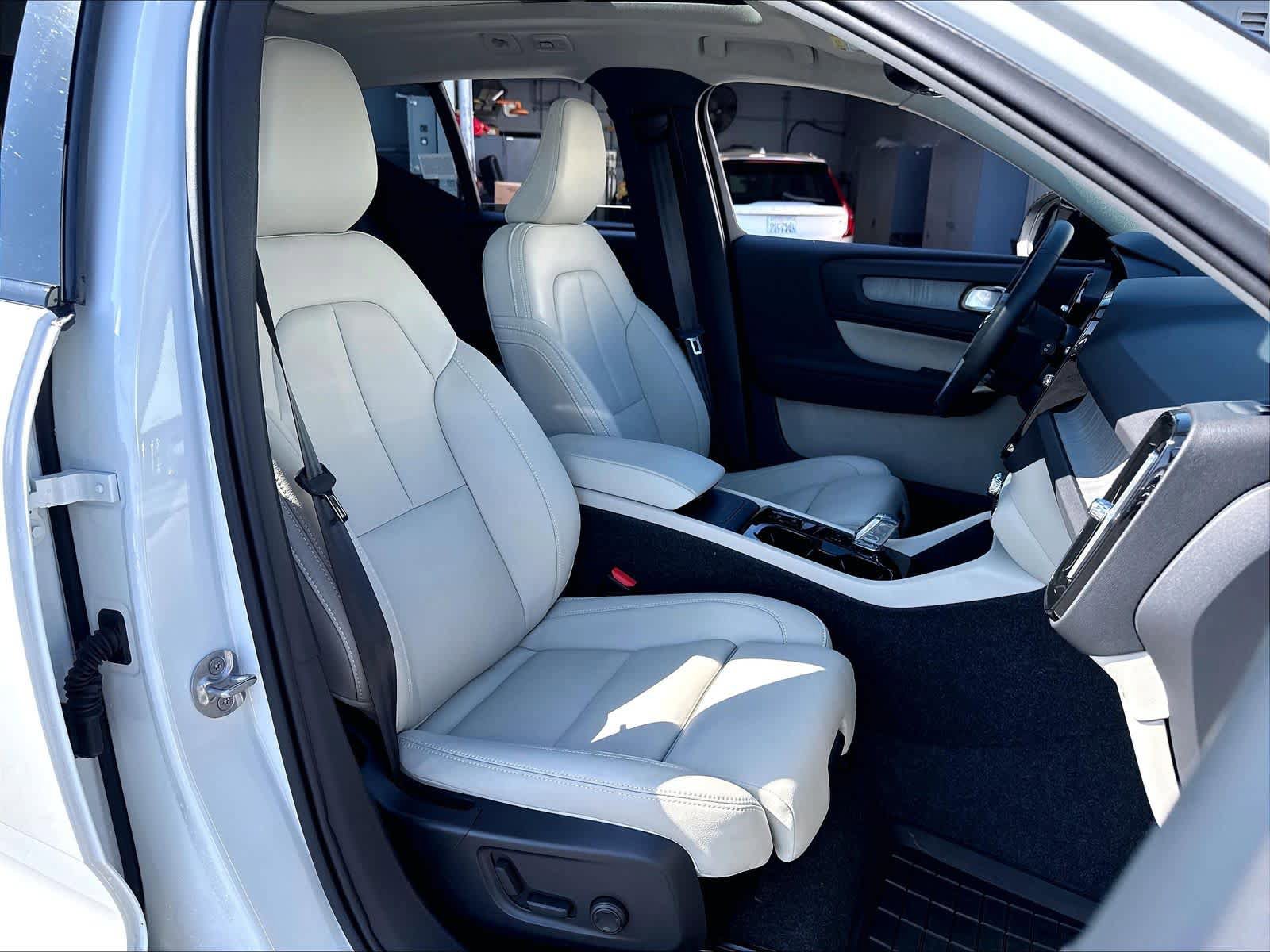 Used 2026 Volvo XC40 B5 Plus w/ Protection Package Premier AWD/4WD image 10